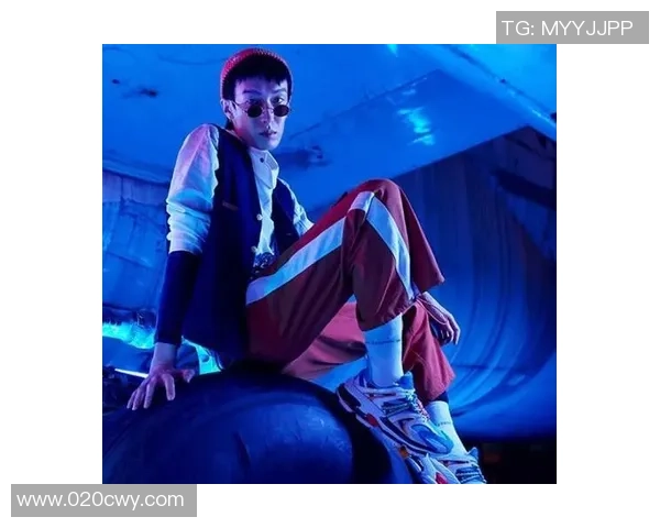 足球球星挑眉瞬间引发热议 向世界展示自信与个性魅力